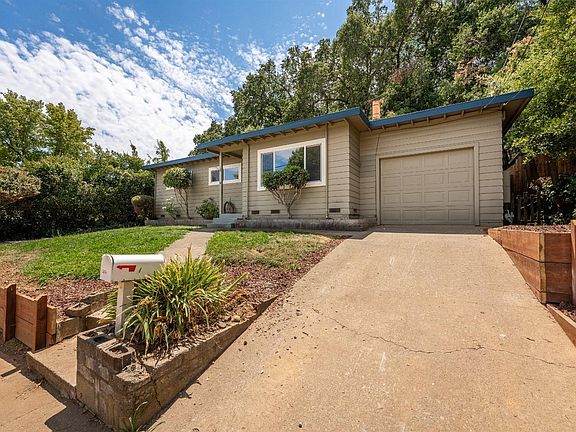 2nd image of 106 Canyon Dr