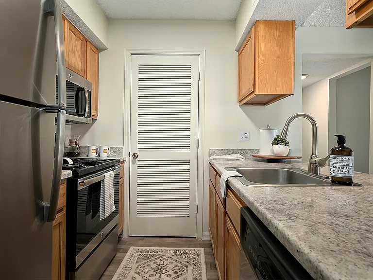 Riviera II - Kitchen