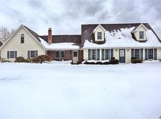 2 Fairway Dr, Dillsburg, PA 17019