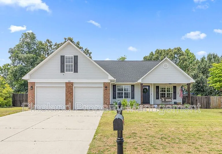 133 Haywood Dr — Photo 2