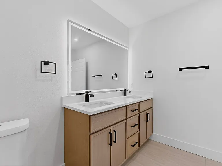 719 S Storey St — Photo 11