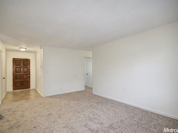 4th image of 7916 Grandstaff Dr
