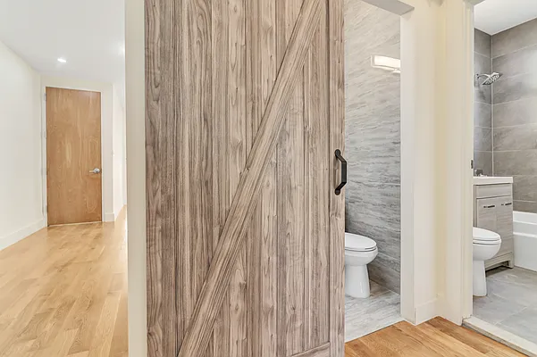 Rented by Halvatzis Realty | media 23