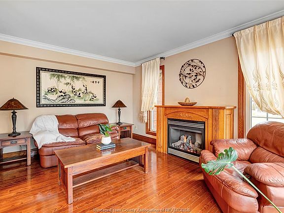 4th image of 870 McRae Ave