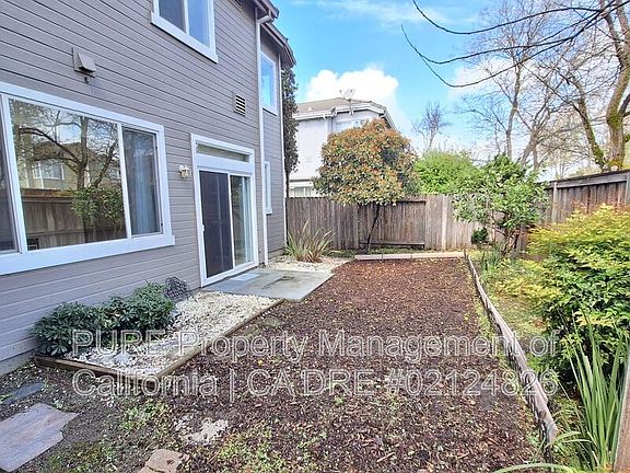 2nd image of 1477 Woodside Cir