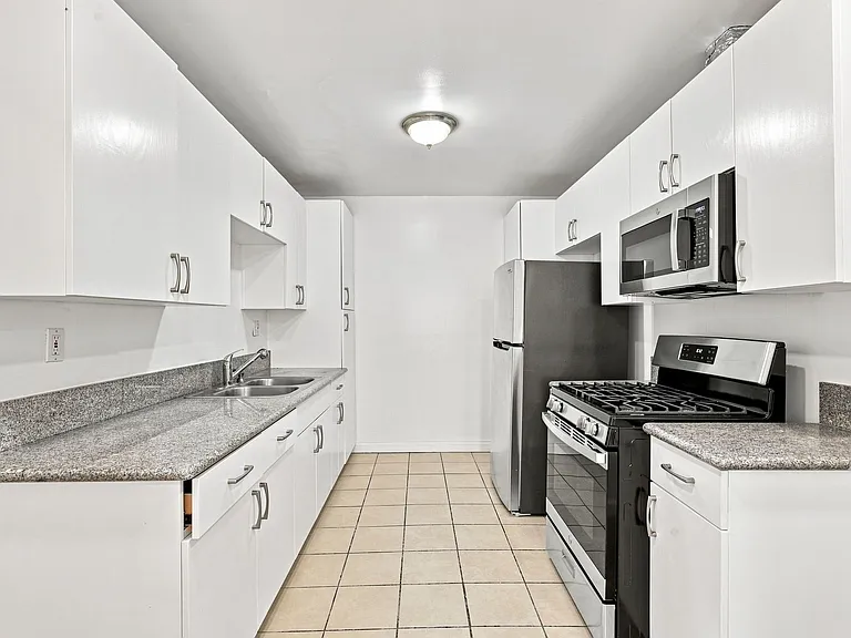 956 Elden Ave — Photo 6