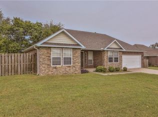 1150 Shiraz Dr, Centerton, AR 72719