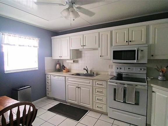 2nd image of 1454 Saddle Woode Dr