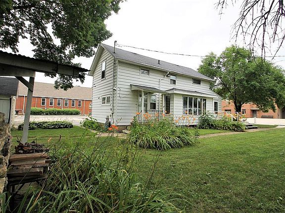 3rd image of 212 N Blackhawk Blvd