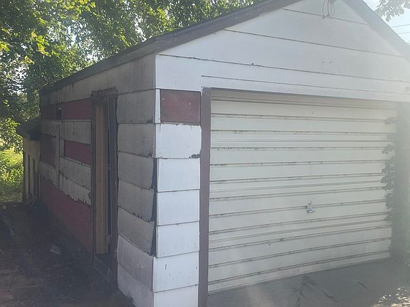 3rd image of 1107 Main St