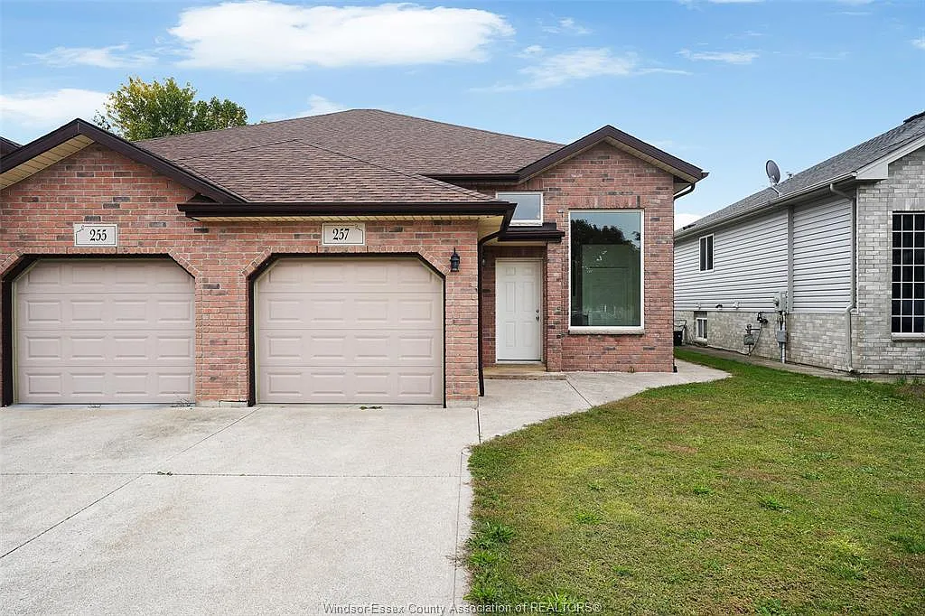 3 bed, $2,250 — Photo 2
