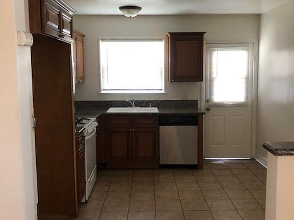 2nd image of 14022 Burbank Blvd #26-1/2