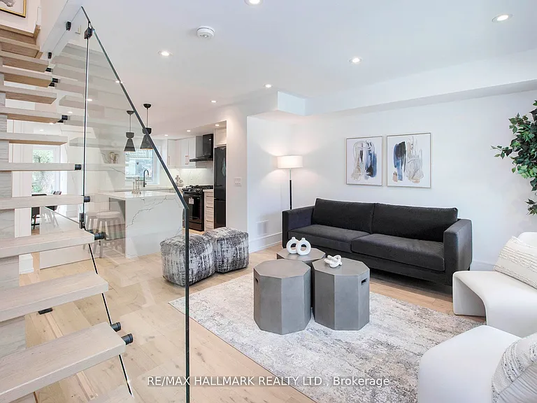 1 1/2 Delaney Cres — Photo 10