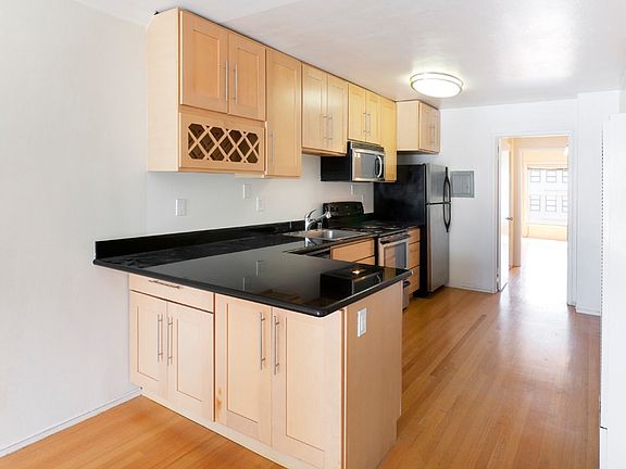 5th image of 2648 Gough St