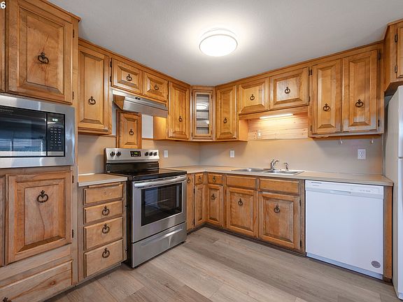3rd image of 672 51st St