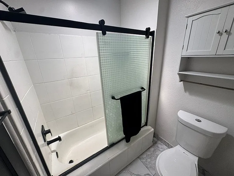 688 Taft Ave — Photo 11