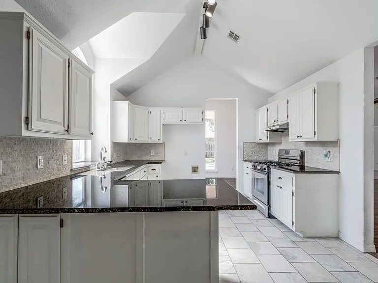 1812 Pebble Creek Blvd — Photo 10