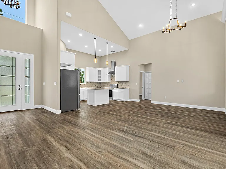 32 Wentworth Ln — Photo 3