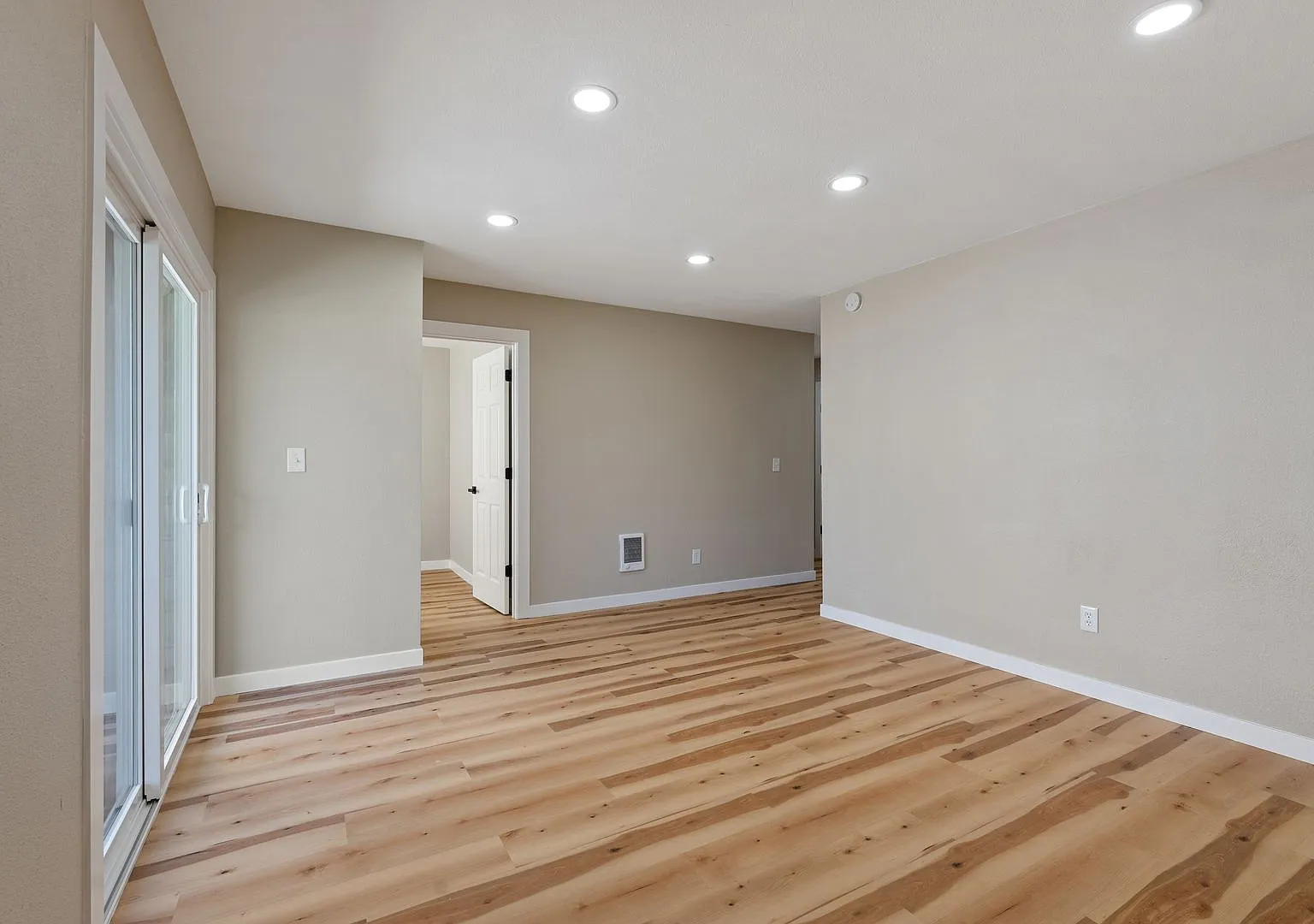 Sandy Terrace Apartments — Photo 4