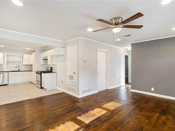 5th image of 2417 Carverly Dr