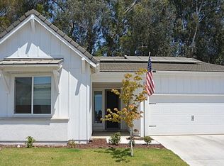 1447 Las Rosas Ave, Clovis, CA 93619