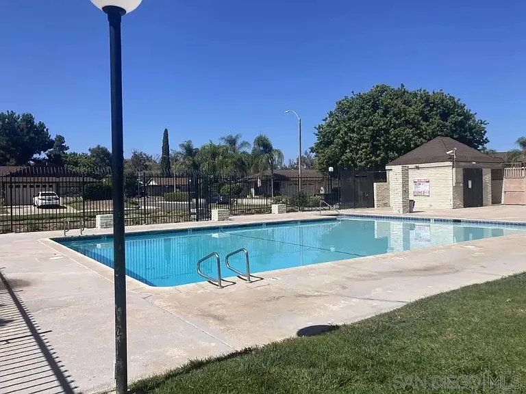 505 Smoketree Gln — Photo 7