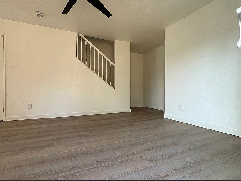 804 N Geneva St #B — Photo 4