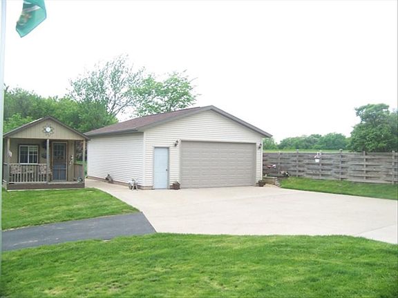 Extra garage and playhouse