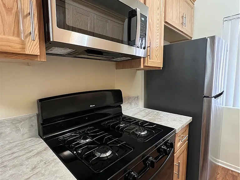 535 E Hazel St #6 — Photo 4
