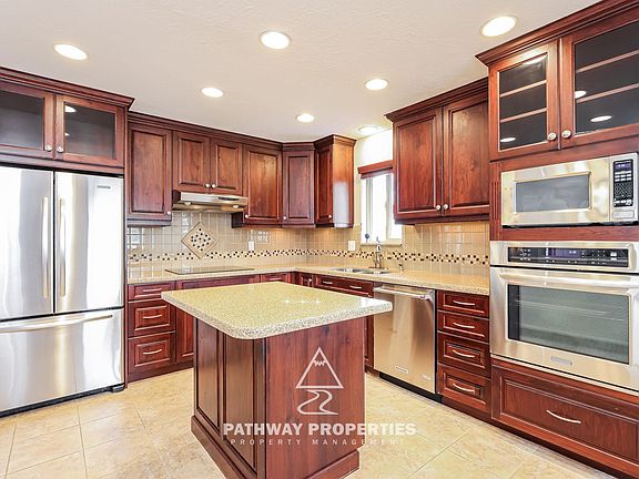 5th image of 486 E Wendell Way