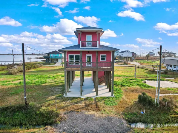 1042 N Margaret Rd, Gilchrist, TX 77617