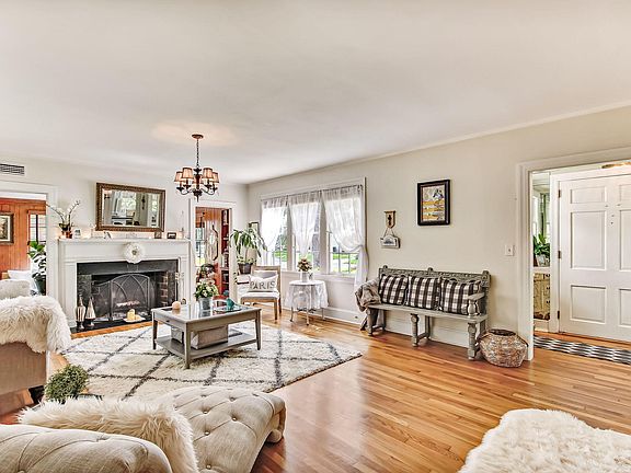 5th image of 4663 Iroquois Ave