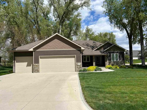 875 E Sawgrass Trl, Dakota Dunes, SD 57049
