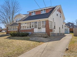 1042 Walker Ave NW, Grand Rapids, MI 49504