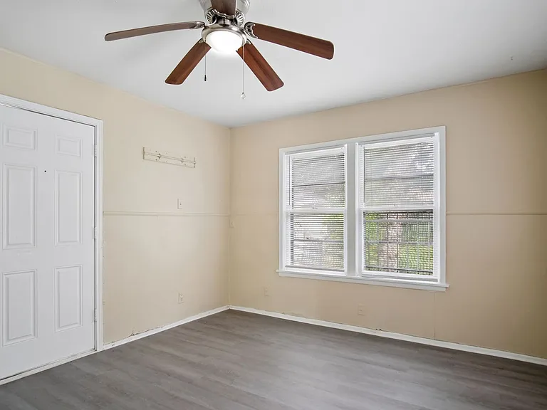 2818 E Houston St — Photo 7