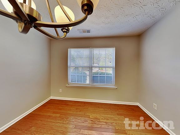 5th image of 339 Waterbury Way