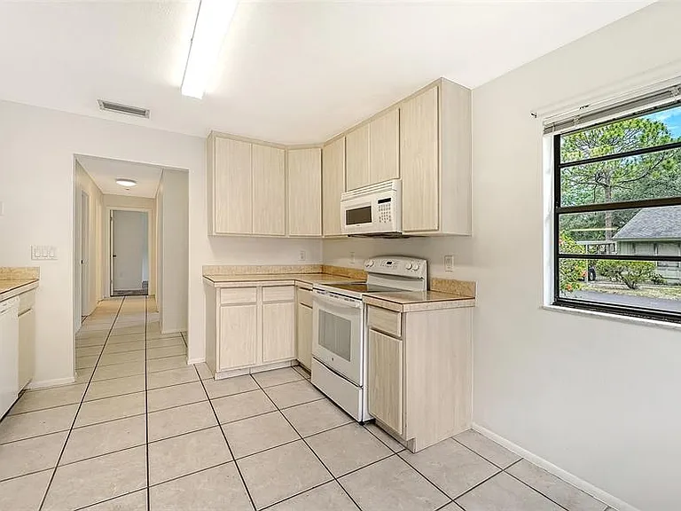 5010 Barrington Cir #2001 — Photo 14