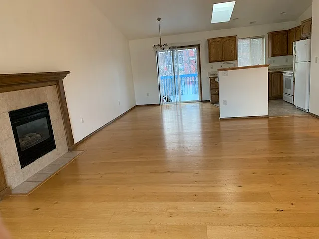 406 S Moore Ln — Photo 4