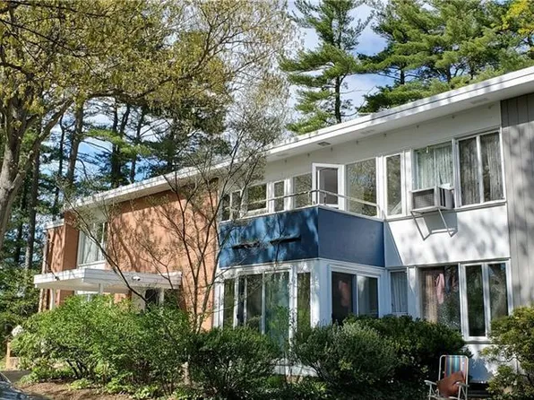 22 North Lake Drive #D2, Hamden, CT 06517