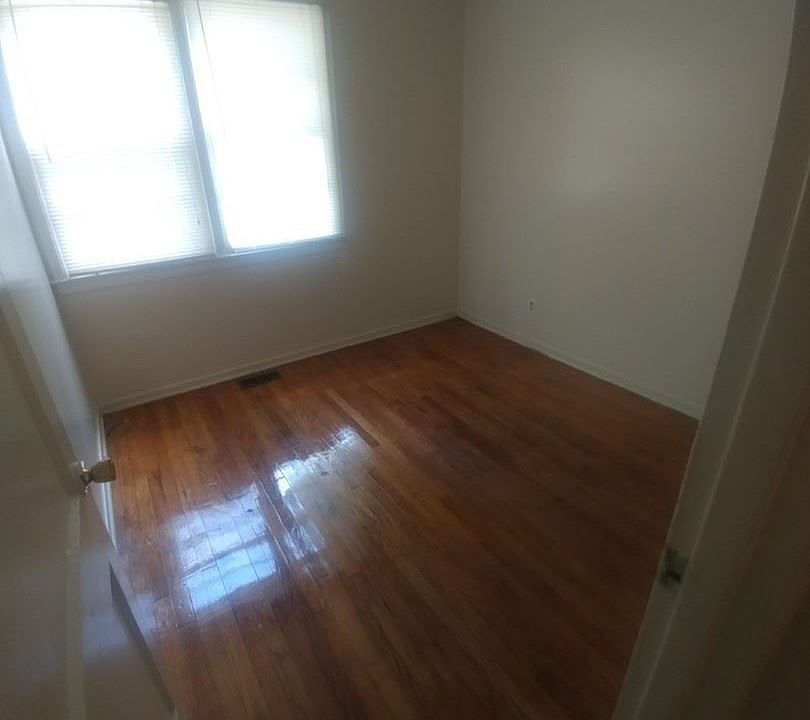 2nd image of 2209 Ivy Rd
