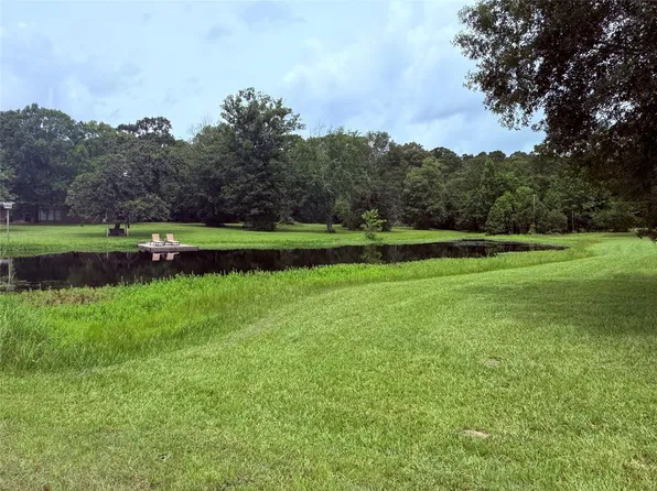 8952 County Line Rd, Willis, TX 77378