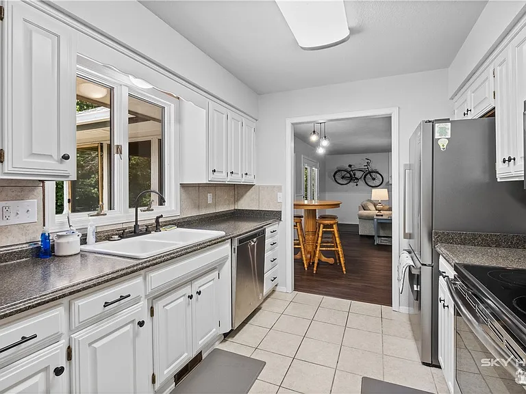 13 Yarmouth Dr — Photo 16