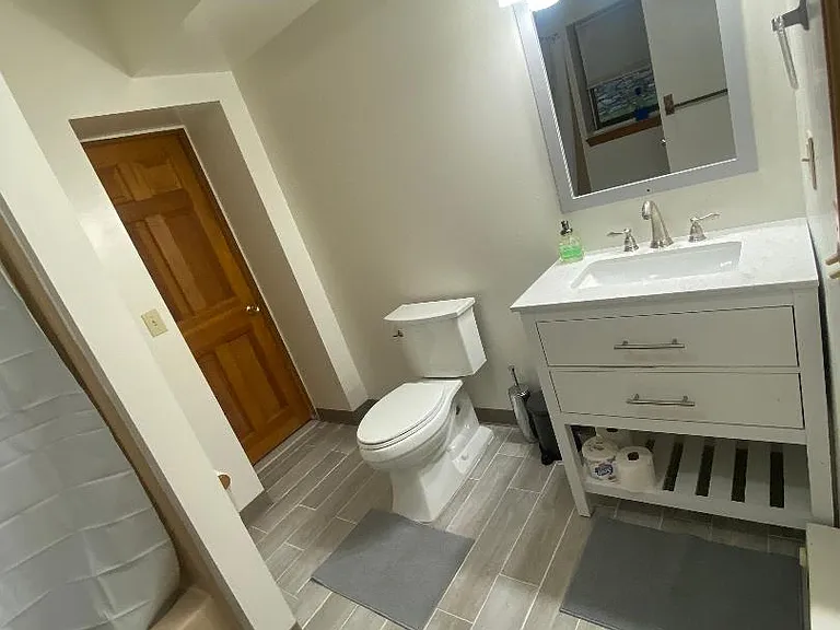 Updated bathroom, solid pine doors!