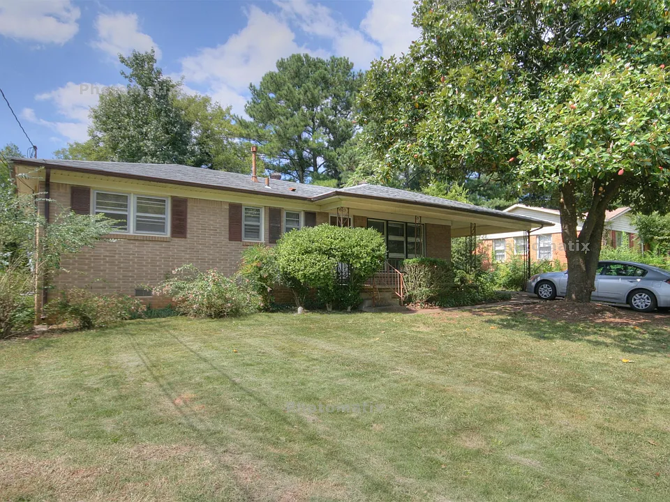 603 Austin Dr NW
