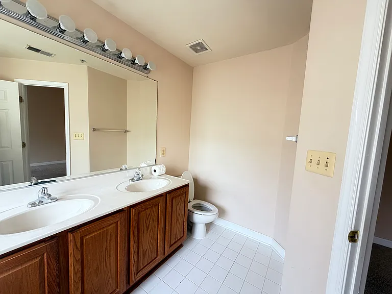 225 Deer Meadow Ln — Photo 16