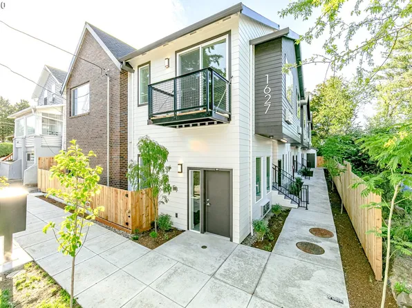 1627 SE Reedway St #203, Portland, OR 97202
