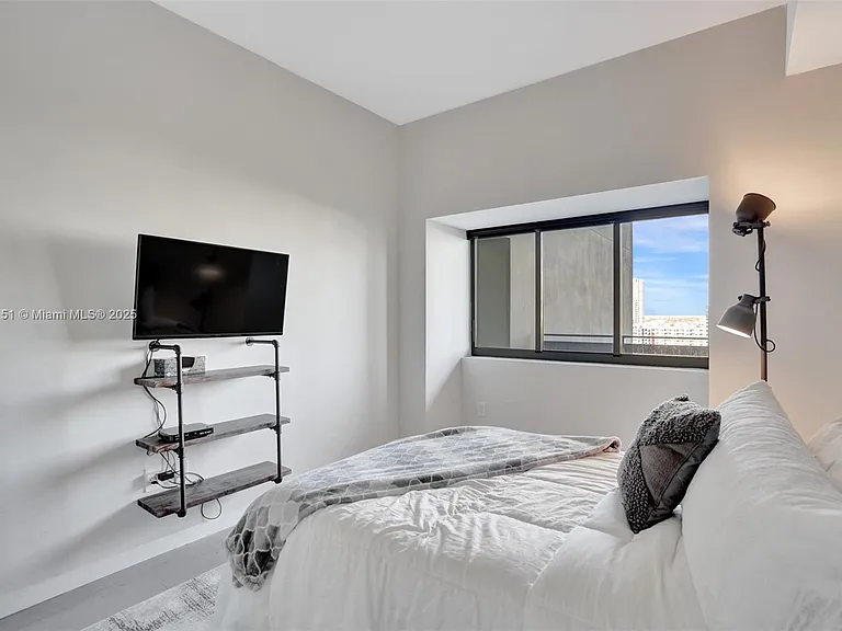 480 NE 31st St #1401 — Photo 19