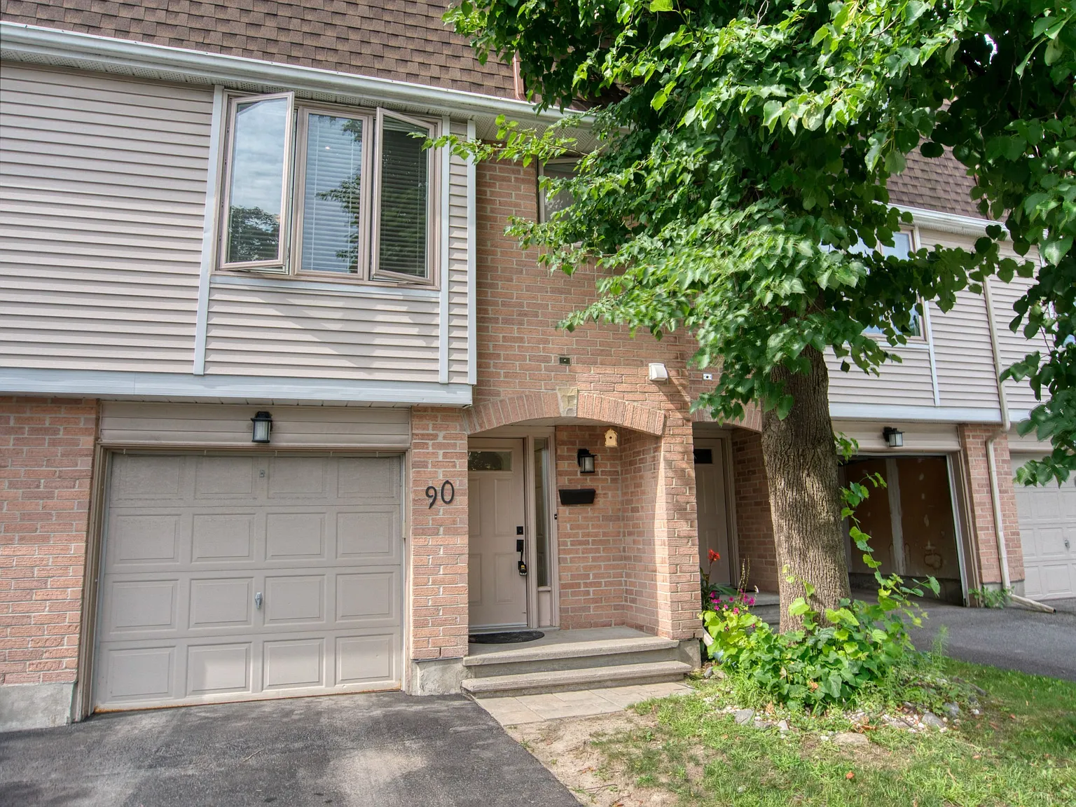 4 bed, $2,800 — Photo 2