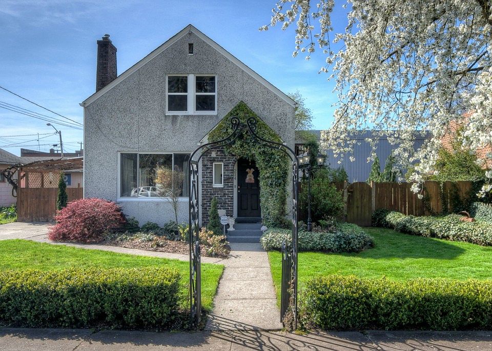 1st image of 214 4th Ave NW