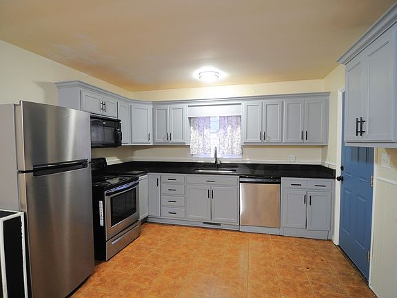 3rd image of 1702 Truman Dr NE